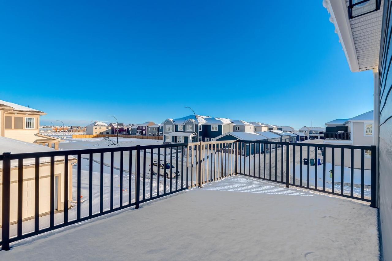 New Home With Ac, Patio And Netflix YYC 외부 사진